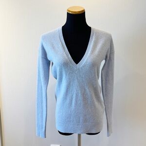 Allude Deep V-Neck Cashmere Sweater